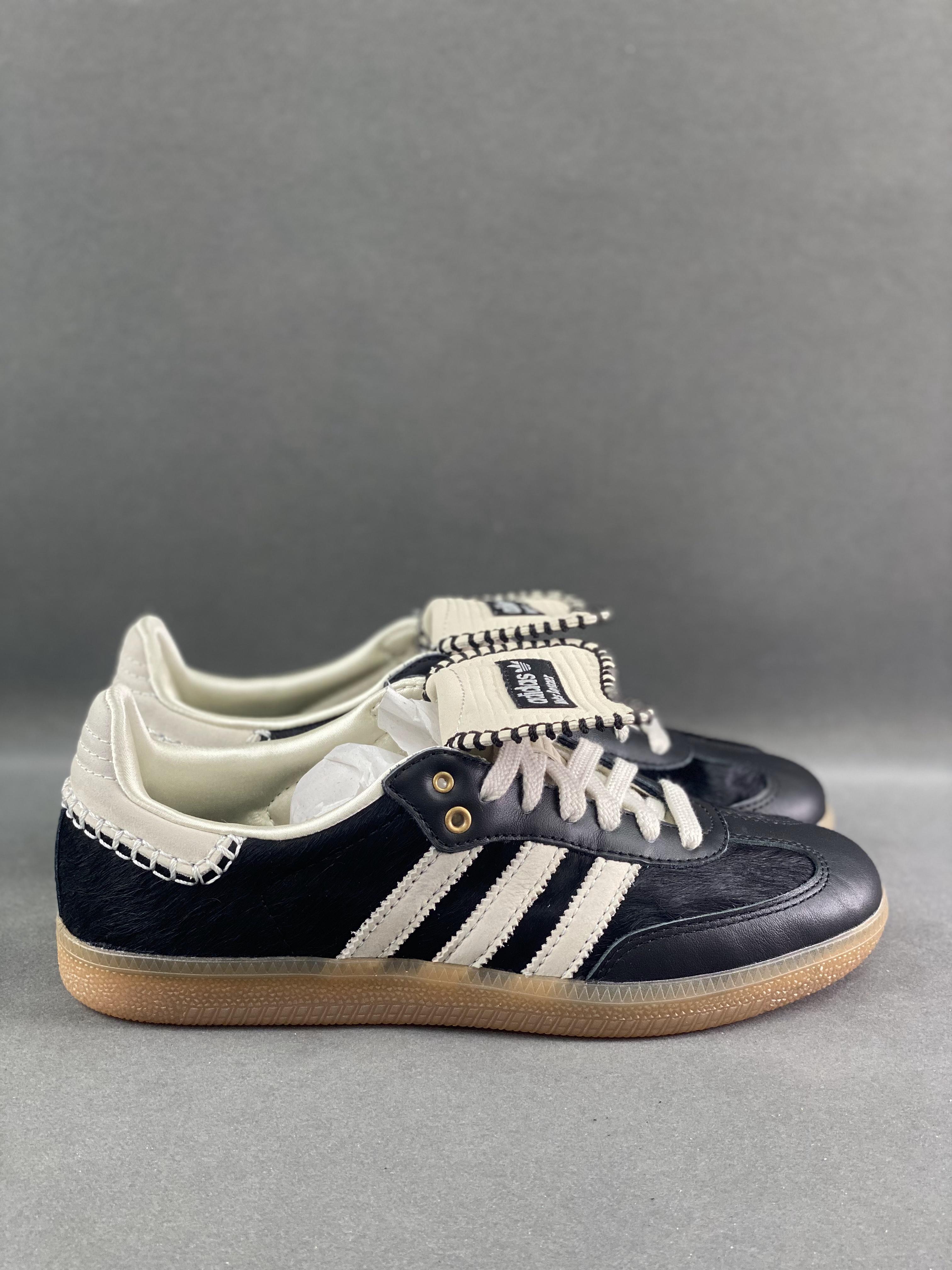 Adidas Originals Wb Pony Tonal Samba Samba Series Gentleman's Moral Training Football Style Versatile Low-top Casual Sports Shoes "Leather Black White Light Gray Caramel Bottom Environmentally Friendly Logo" Size: 35.5-46 Item No.: IE05809