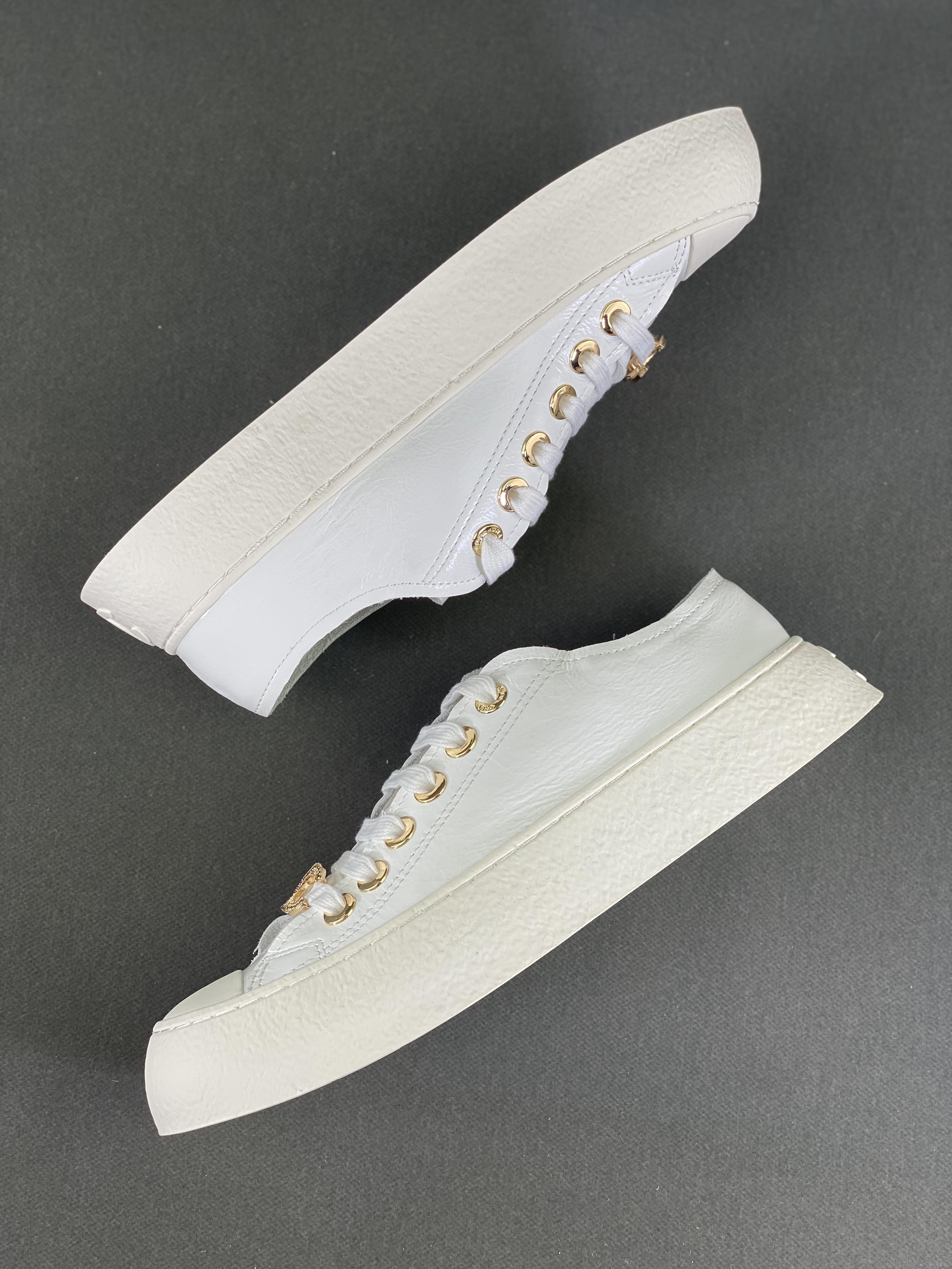CHANEL Chanel 24S thick-soled platform round-toe big-toe shoes low-top sneakers for women white Item number: G45560 B15742 NV504 Size: 35-40 (with half size) 9