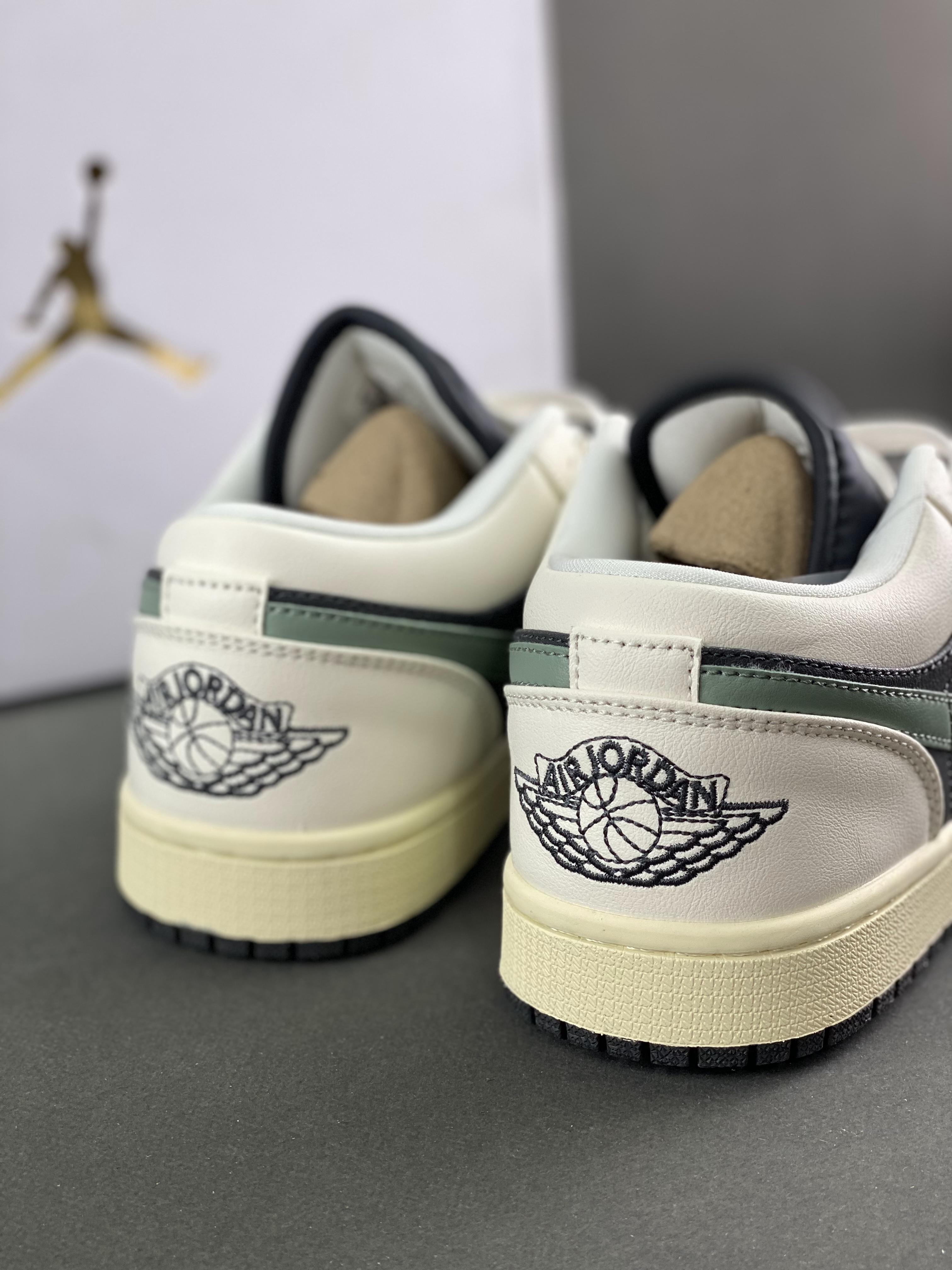 Jordan 1 Low low-top non-slip wear-resistant retro basketball shoes Item number: DC0774 001 Size: 36-46 (with half size) 9