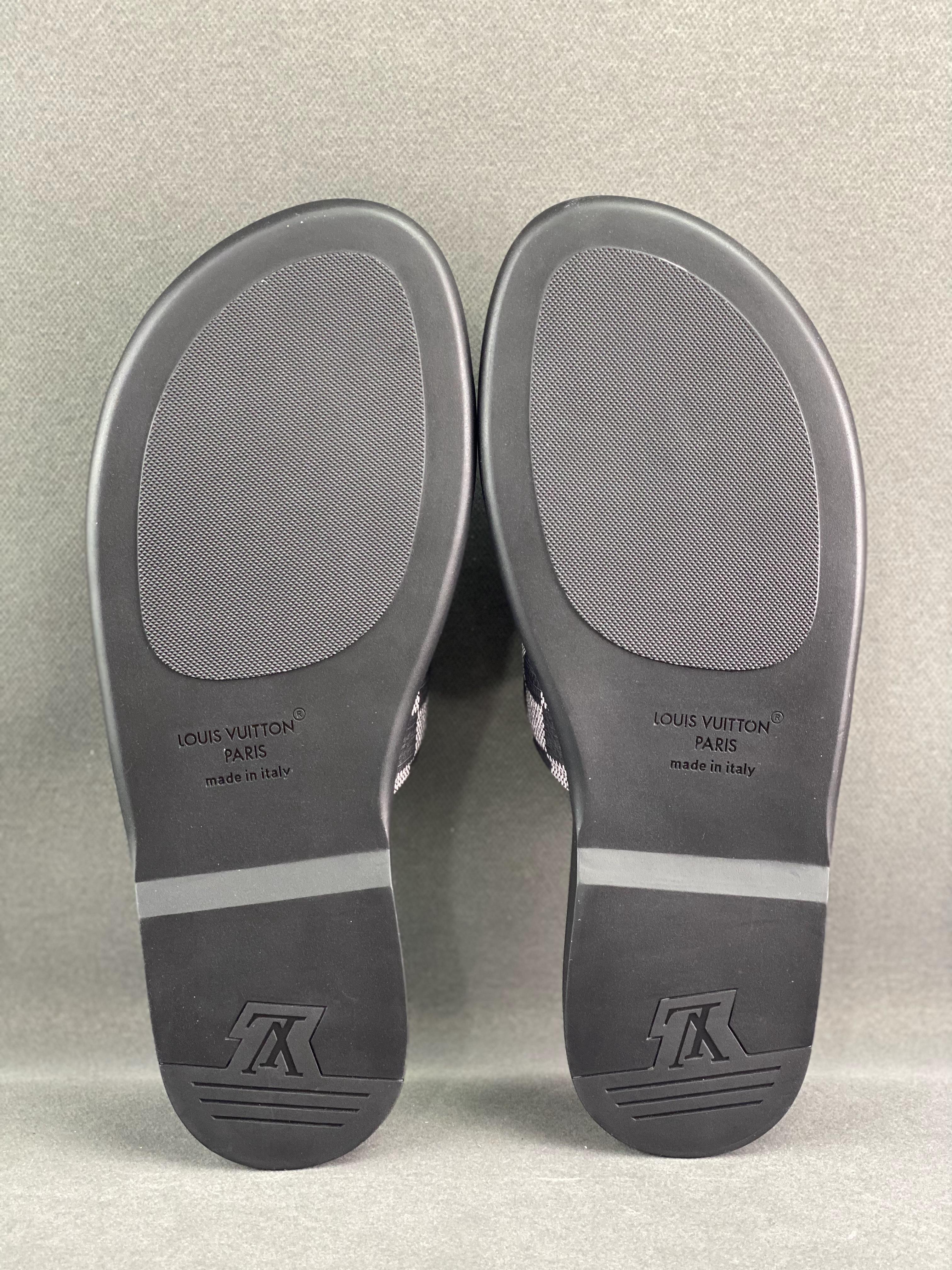 Louis Vuitton Oasis Mule Louis Vuitton 2024 spring and summer new men's slippers beach shoes sheepskin material original open mold non-slip rubber outsole Size: 38-46 (no half size) 9
