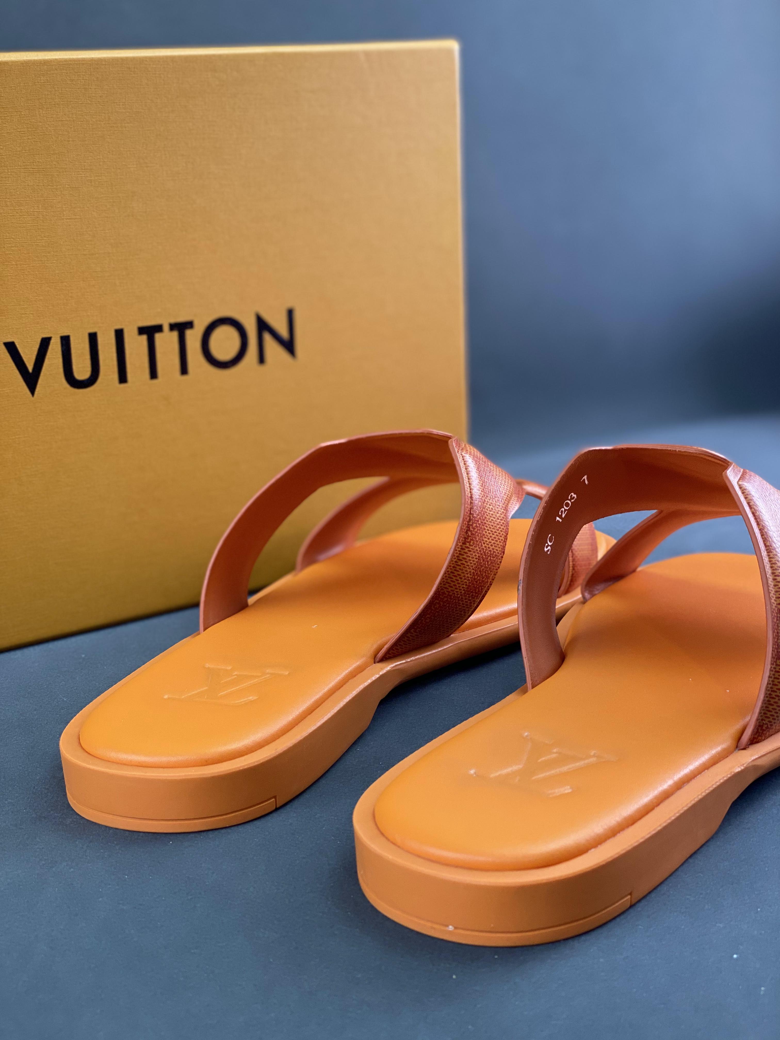 Louis Vuitton Oasis Mule Louis Vuitton 2024 spring and summer new men’s slippers beach shoes sheepskin material original open mold non-slip rubber outsole Size: 38-46 (no half size) 9