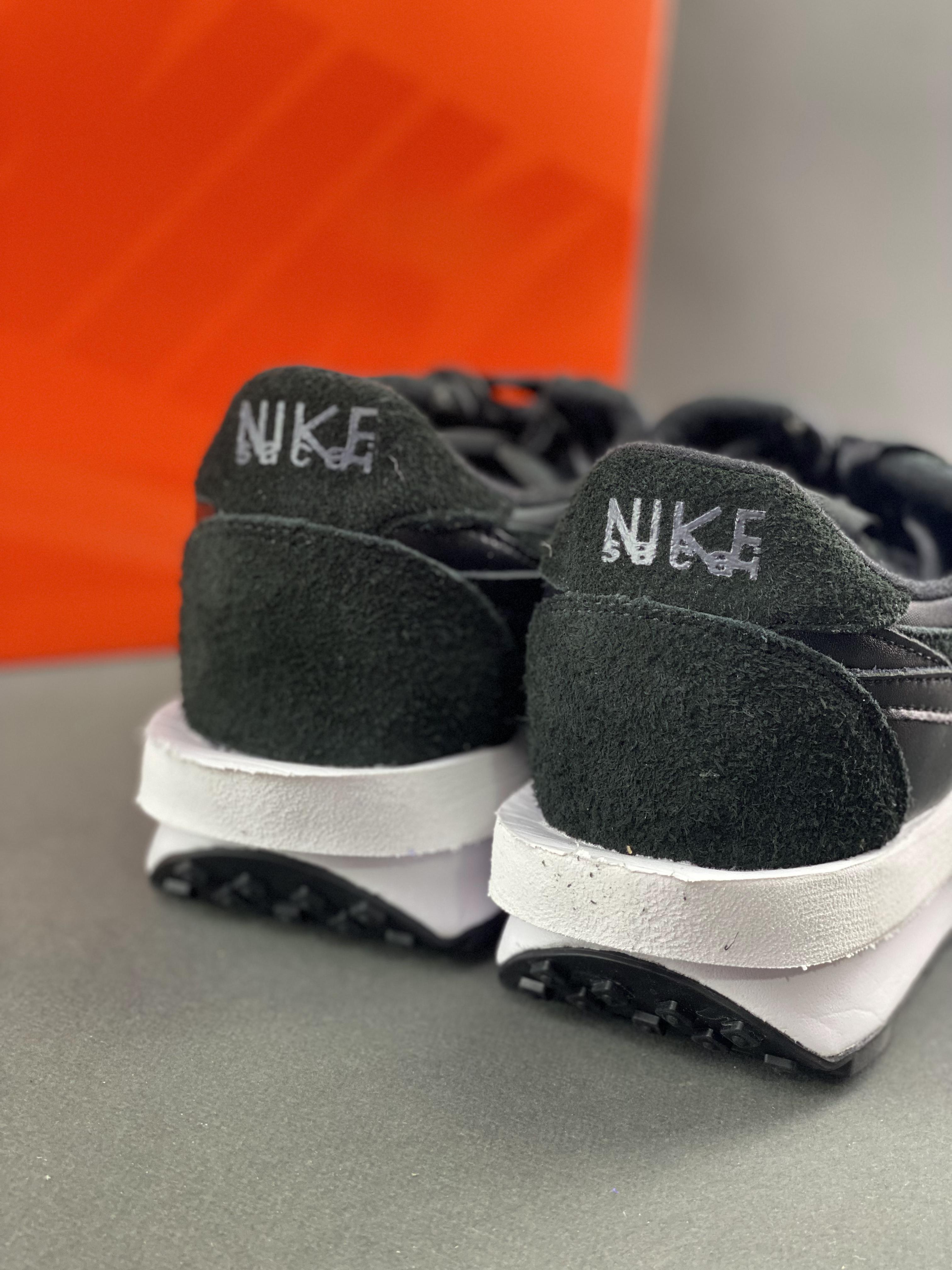 SACAI x NIKE LDV Waffle joint catwalk model cow overlapping design avant-garde waffle deformation casual jogging shoes item number: BV0073 002 code number: 36-459