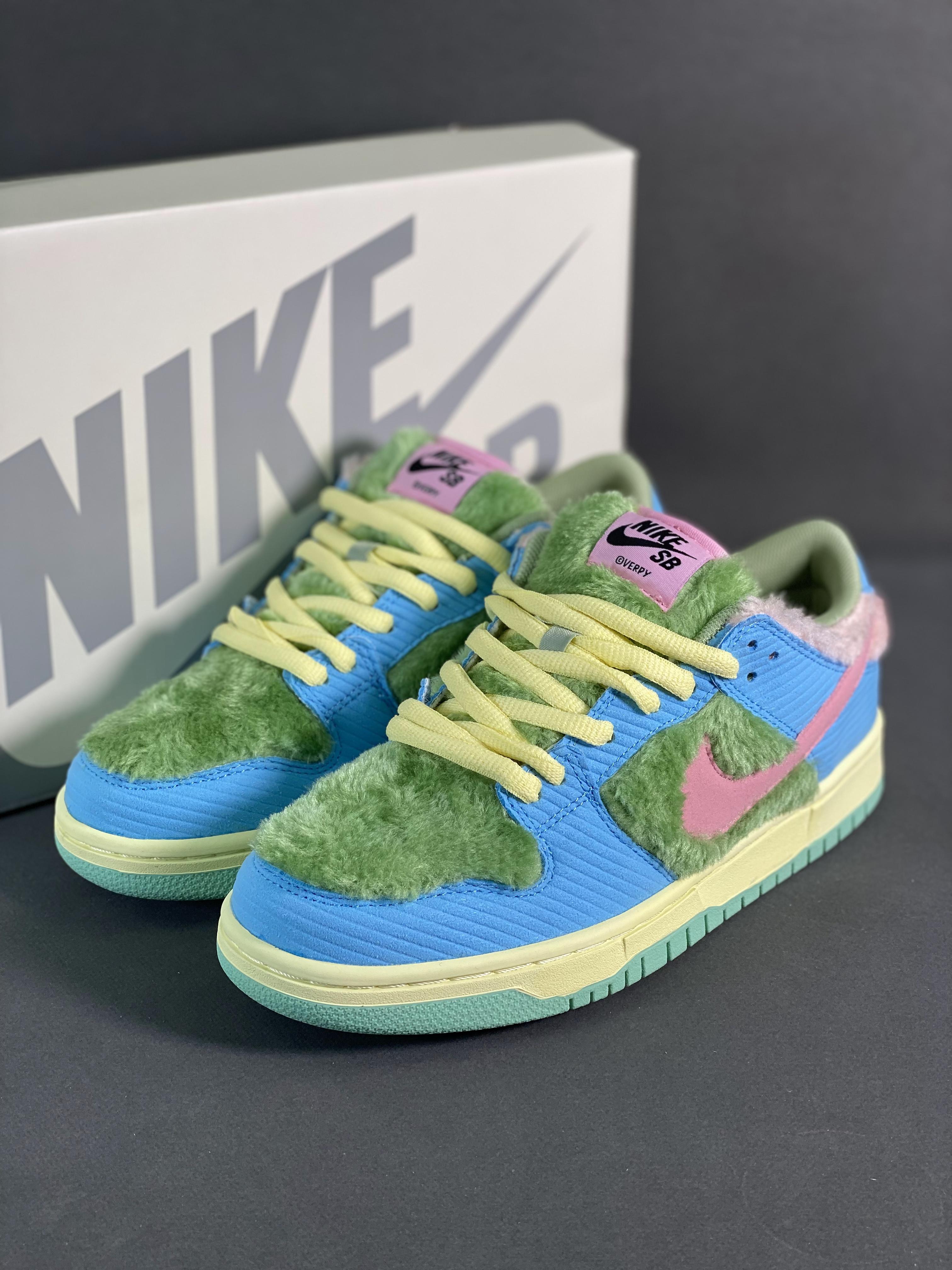 x Nike Dunk SB Low Item number: FN6040 400 Size: 36-45 (with half size) using simple color matching, simple and casual. The Jordan brand logo on the shoe body is made with meticulous workmanship and highlights the brand's quality.